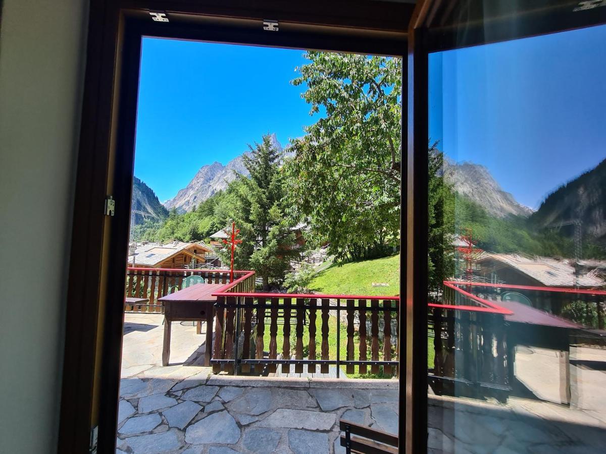 Hotel Dente Del Gigante Courmayeur Bagian luar foto