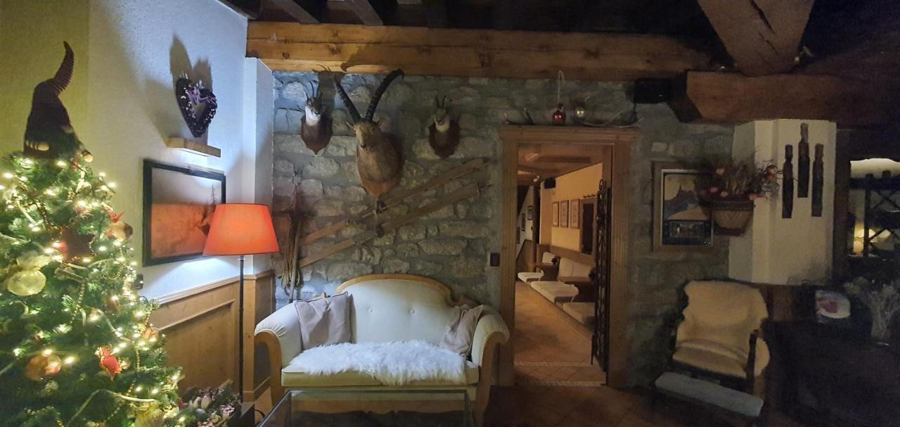 Hotel Dente Del Gigante Courmayeur Bagian luar foto