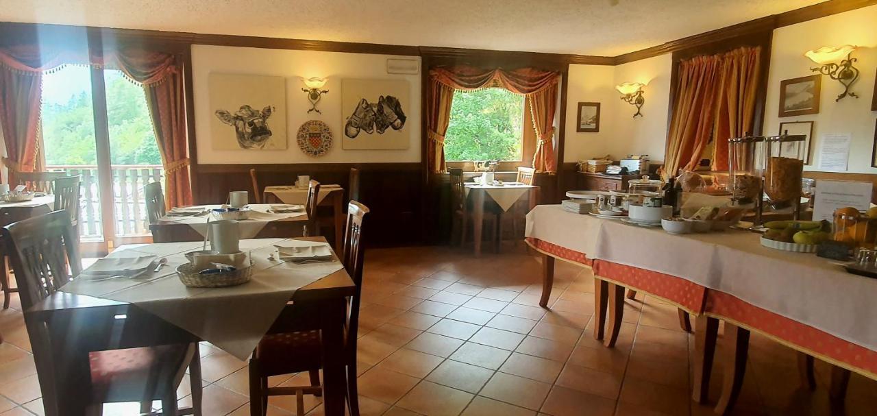Hotel Dente Del Gigante Courmayeur Bagian luar foto