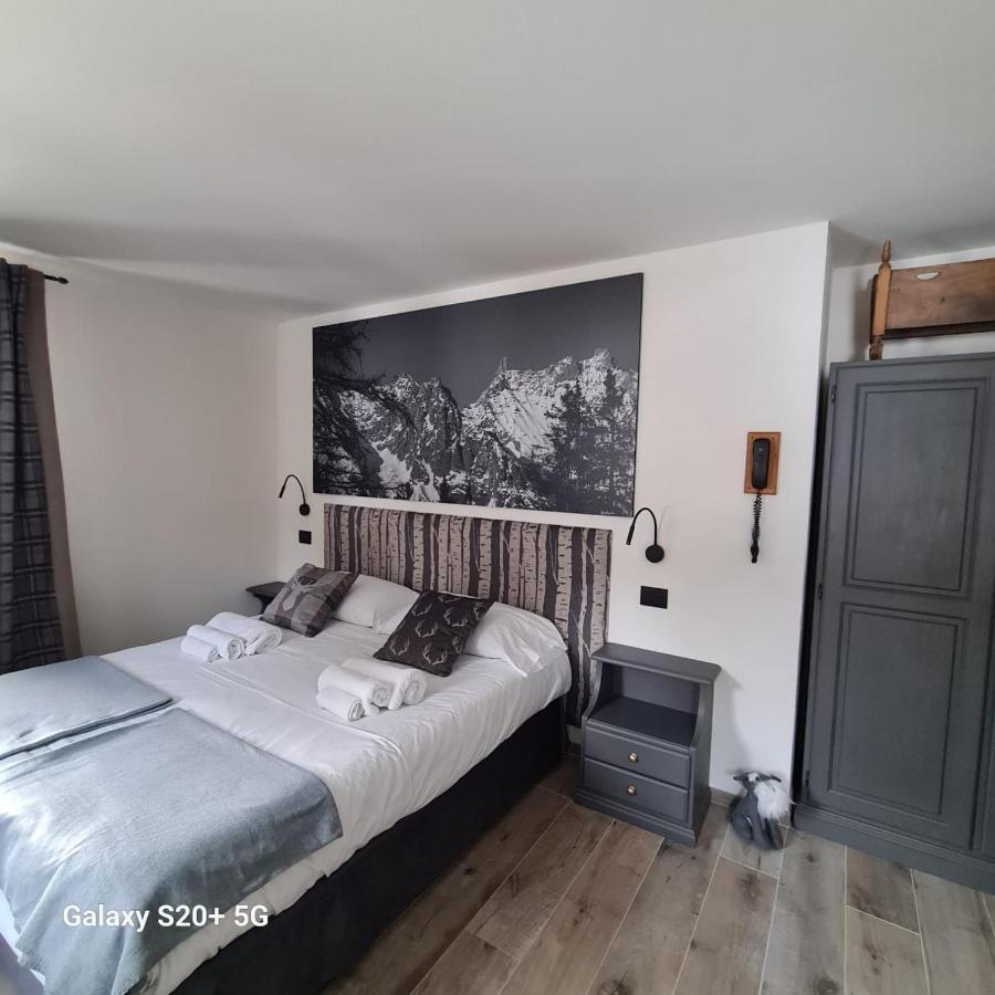Hotel Dente Del Gigante Courmayeur Bagian luar foto