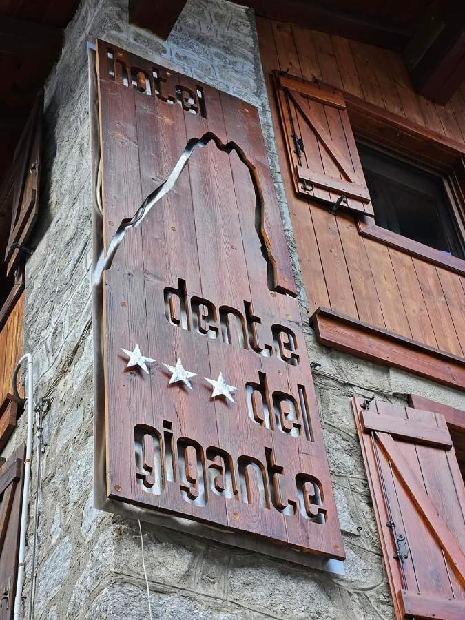 Hotel Dente Del Gigante Courmayeur Bagian luar foto
