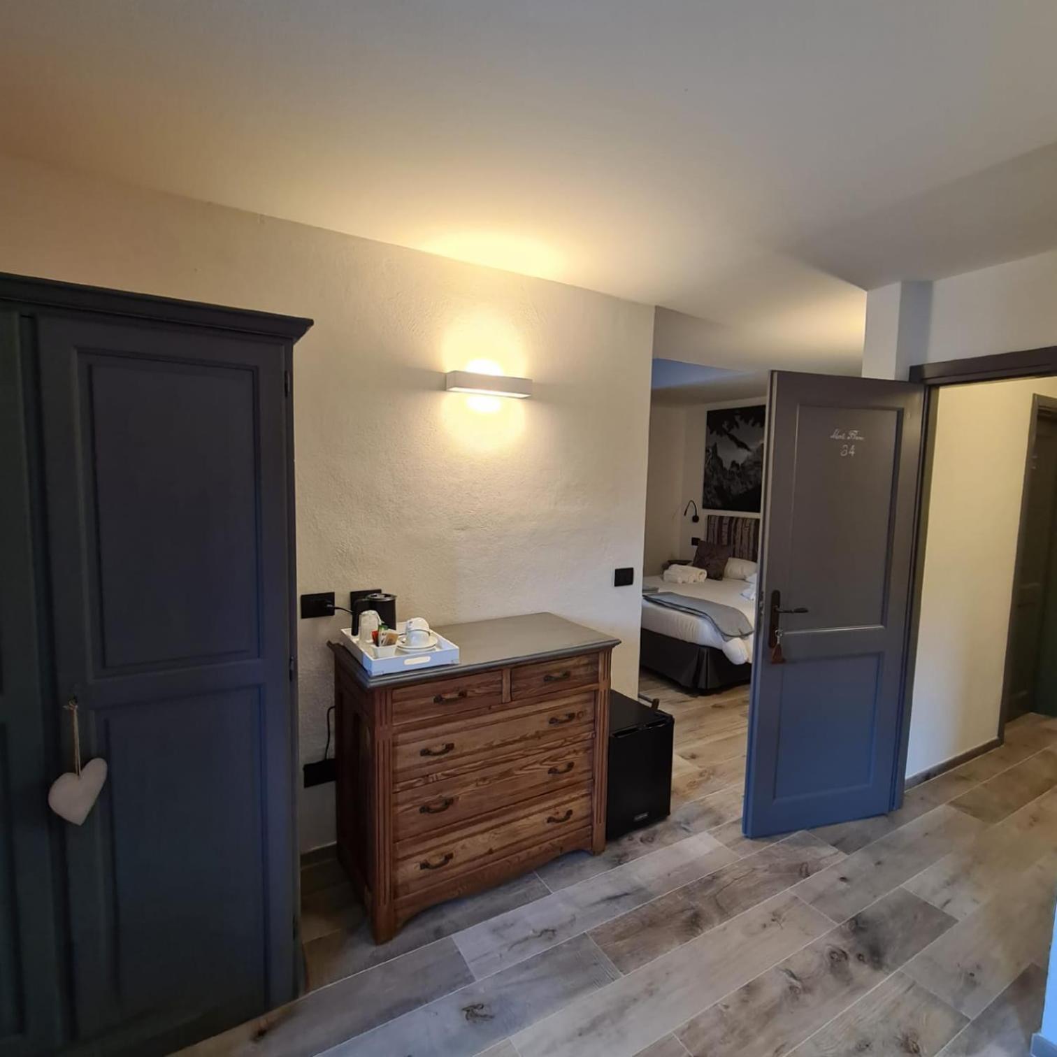 Hotel Dente Del Gigante Courmayeur Bagian luar foto