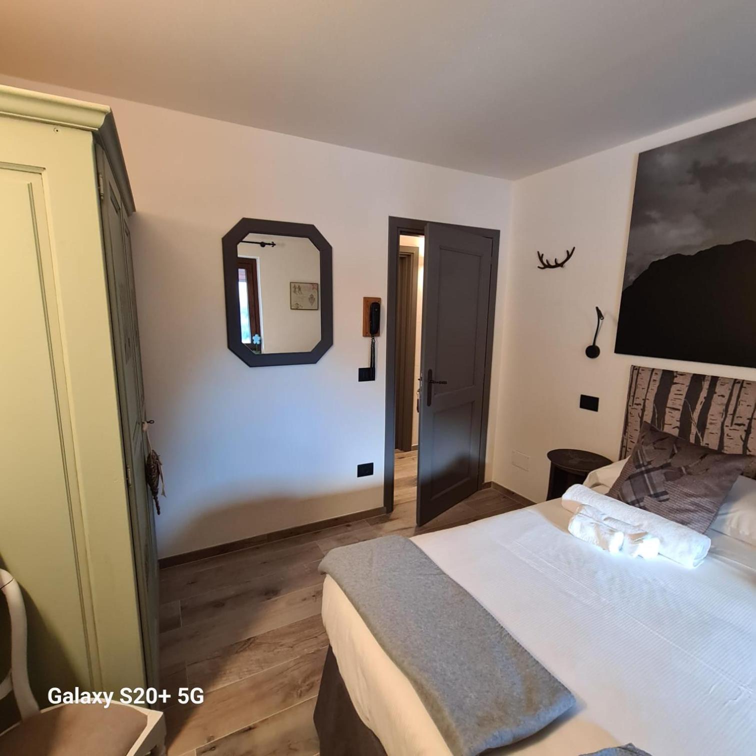 Hotel Dente Del Gigante Courmayeur Bagian luar foto
