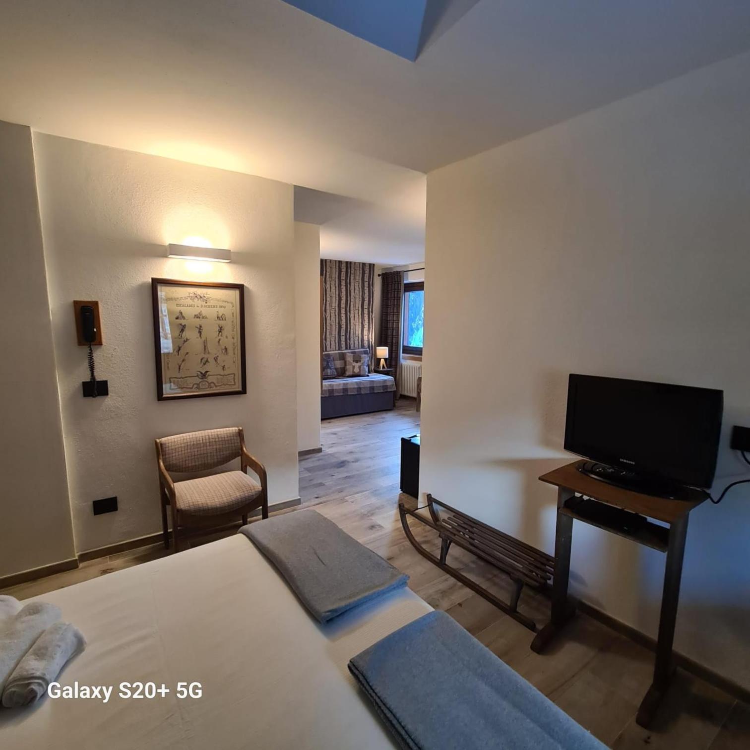 Hotel Dente Del Gigante Courmayeur Bagian luar foto
