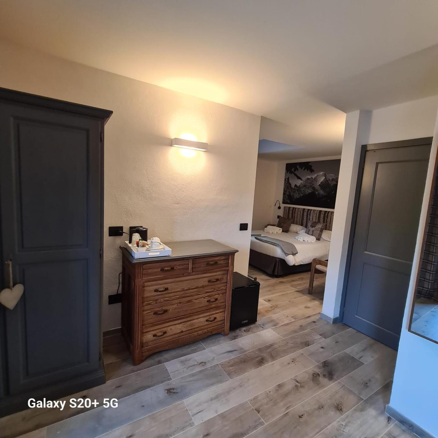 Hotel Dente Del Gigante Courmayeur Bagian luar foto
