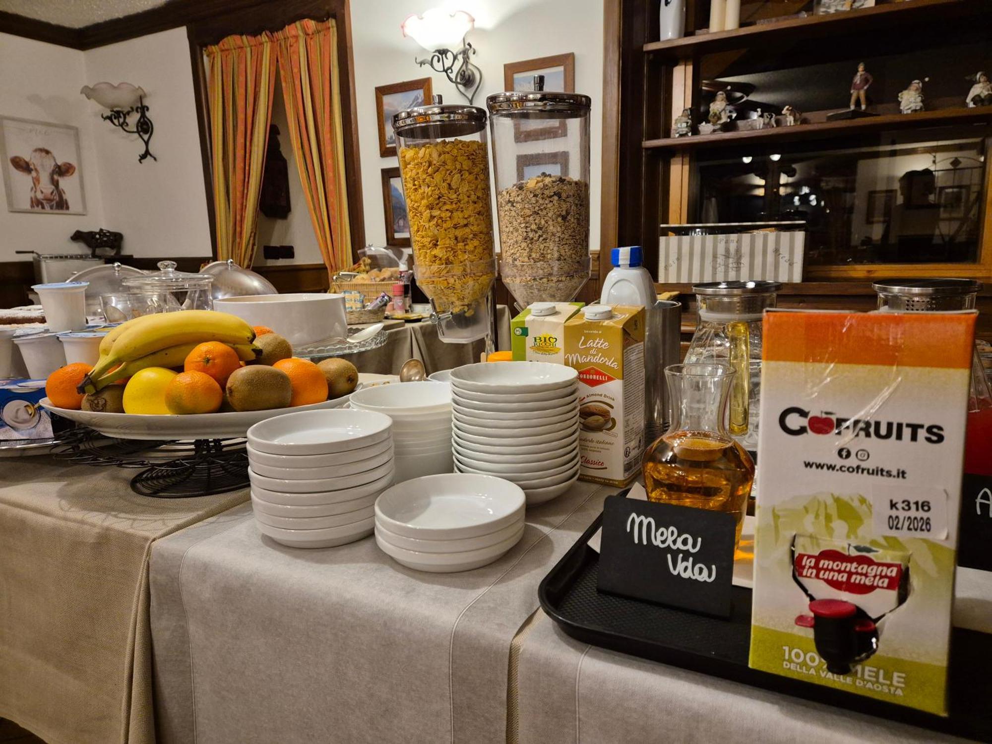 Hotel Dente Del Gigante Courmayeur Bagian luar foto