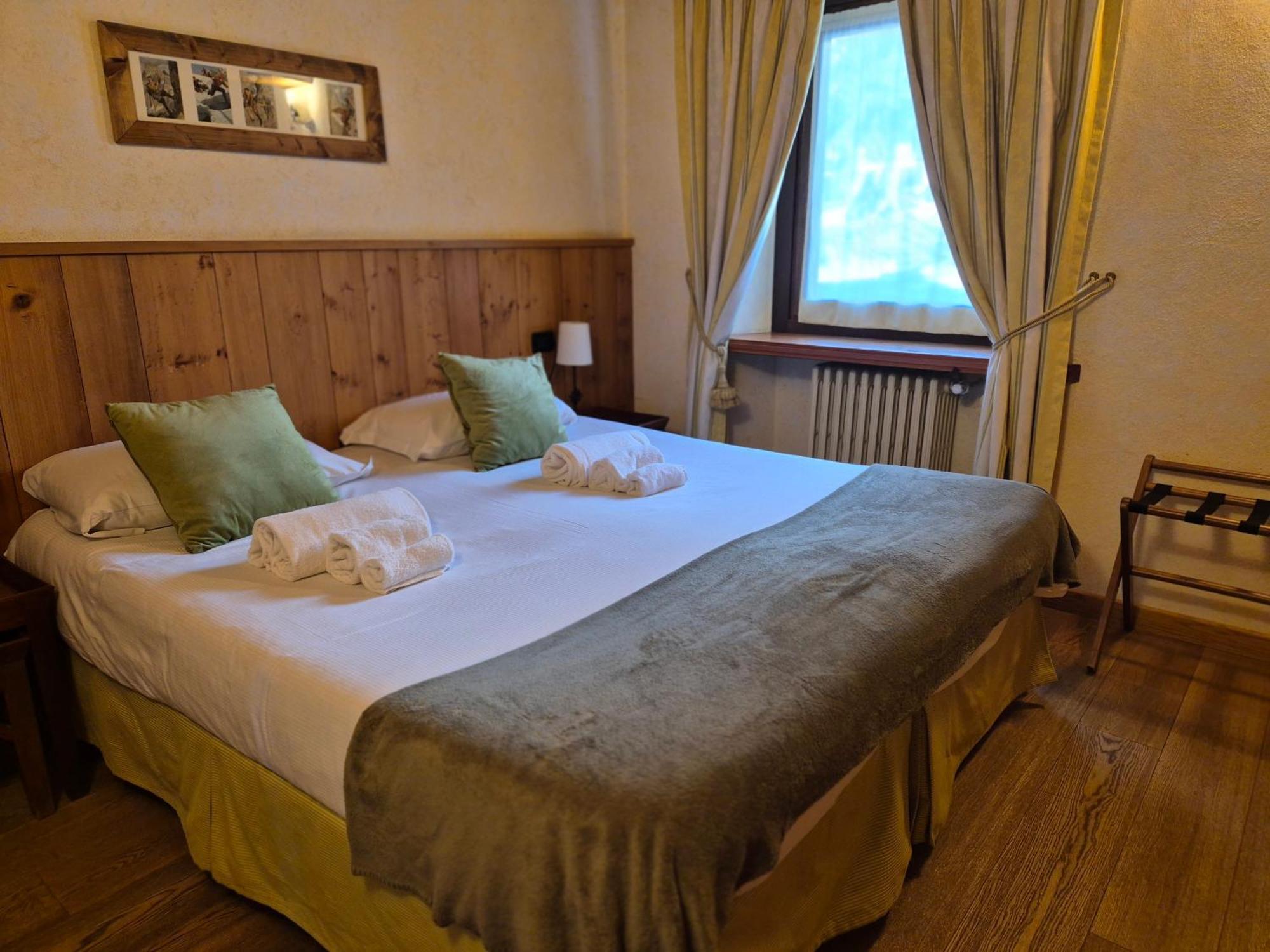 Hotel Dente Del Gigante Courmayeur Bagian luar foto
