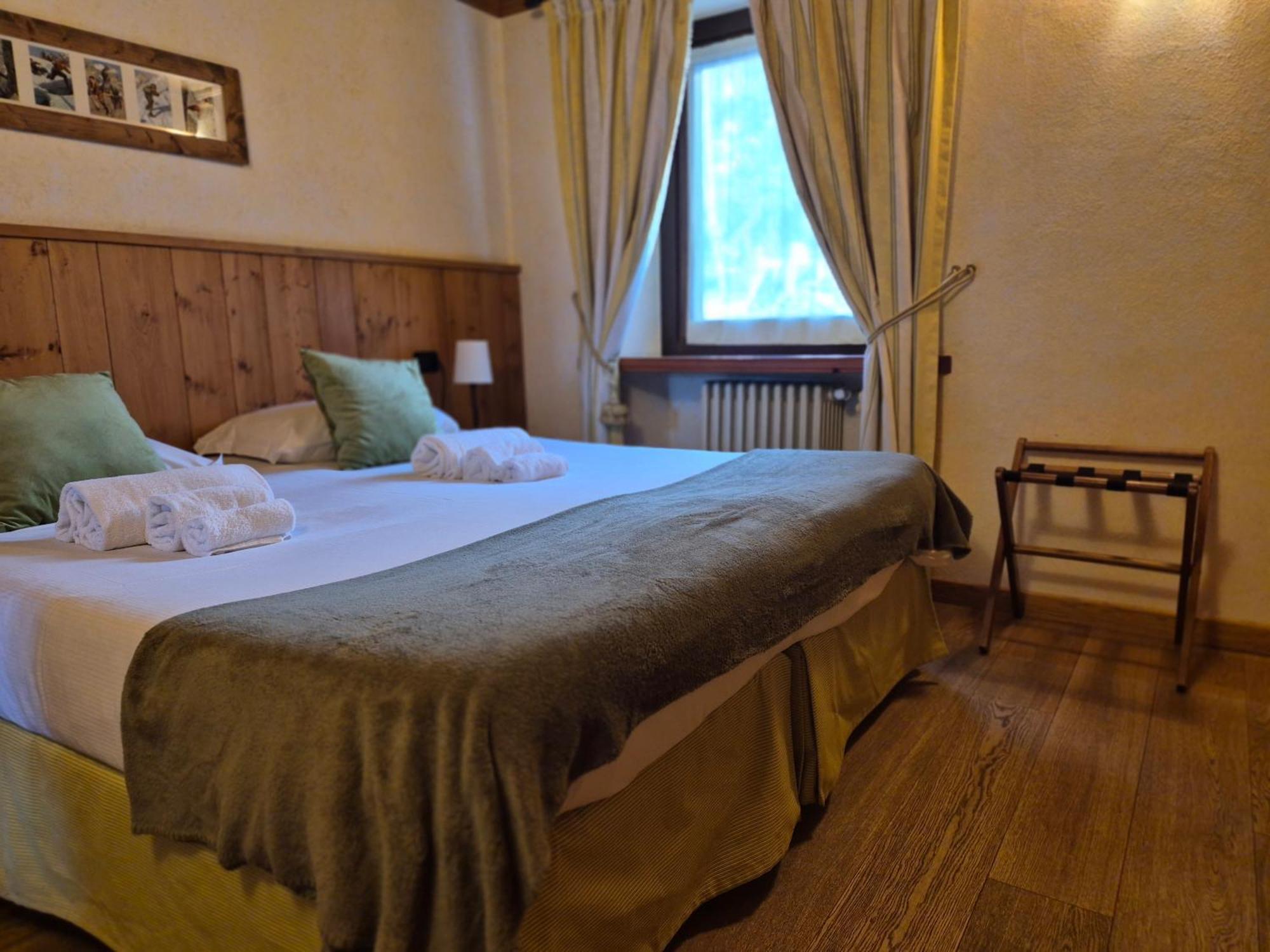 Hotel Dente Del Gigante Courmayeur Bagian luar foto