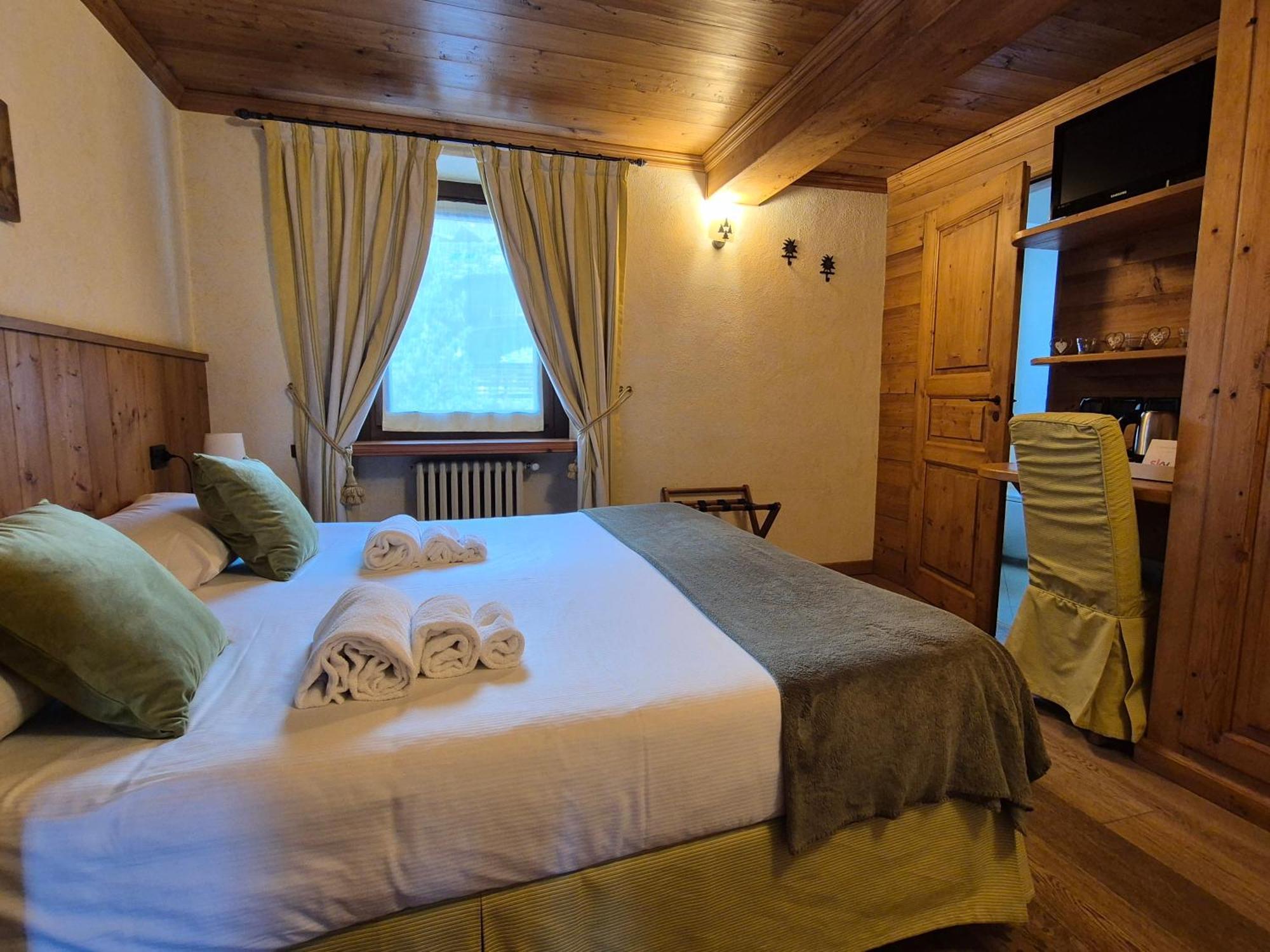 Hotel Dente Del Gigante Courmayeur Bagian luar foto