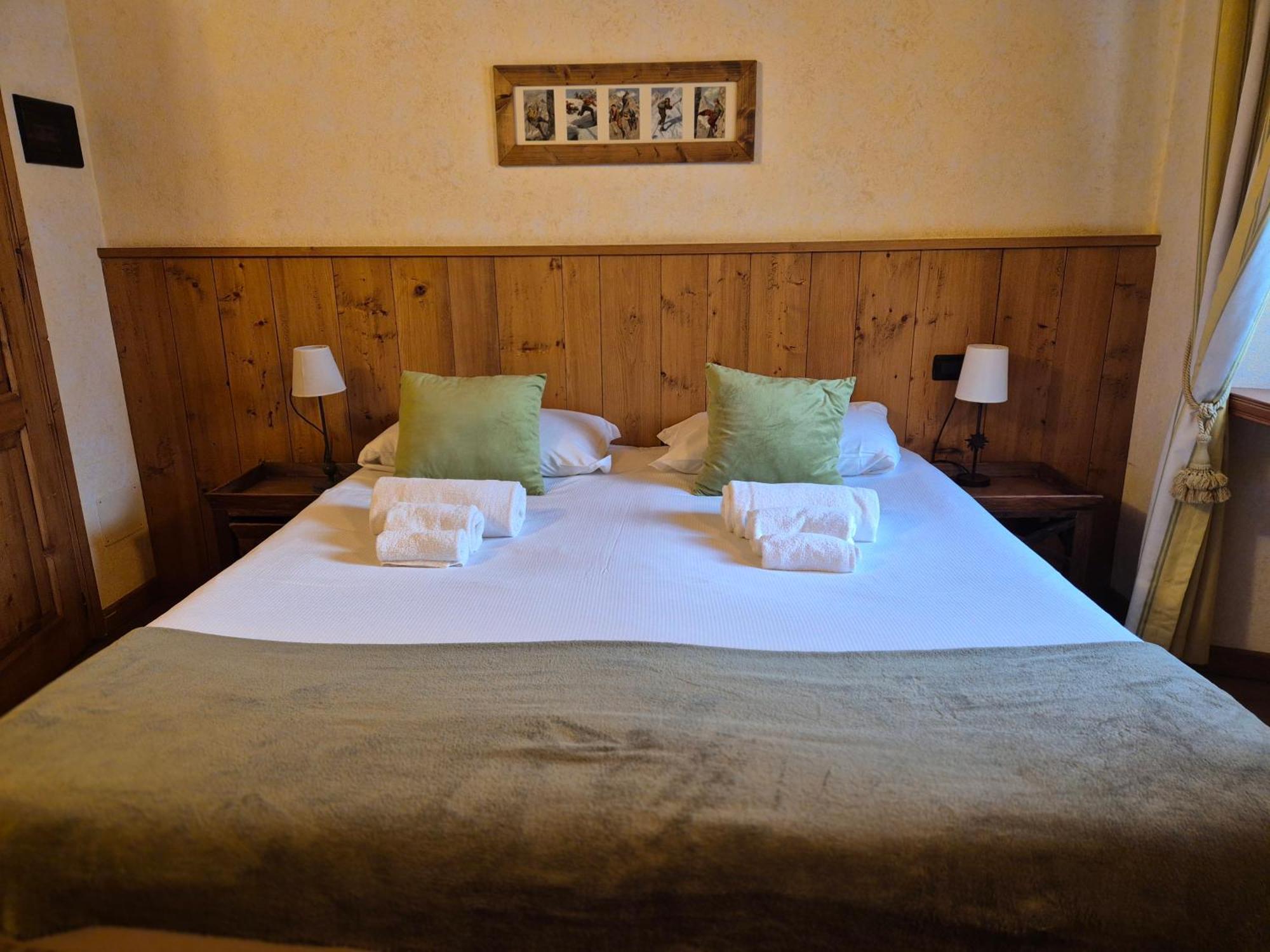 Hotel Dente Del Gigante Courmayeur Bagian luar foto