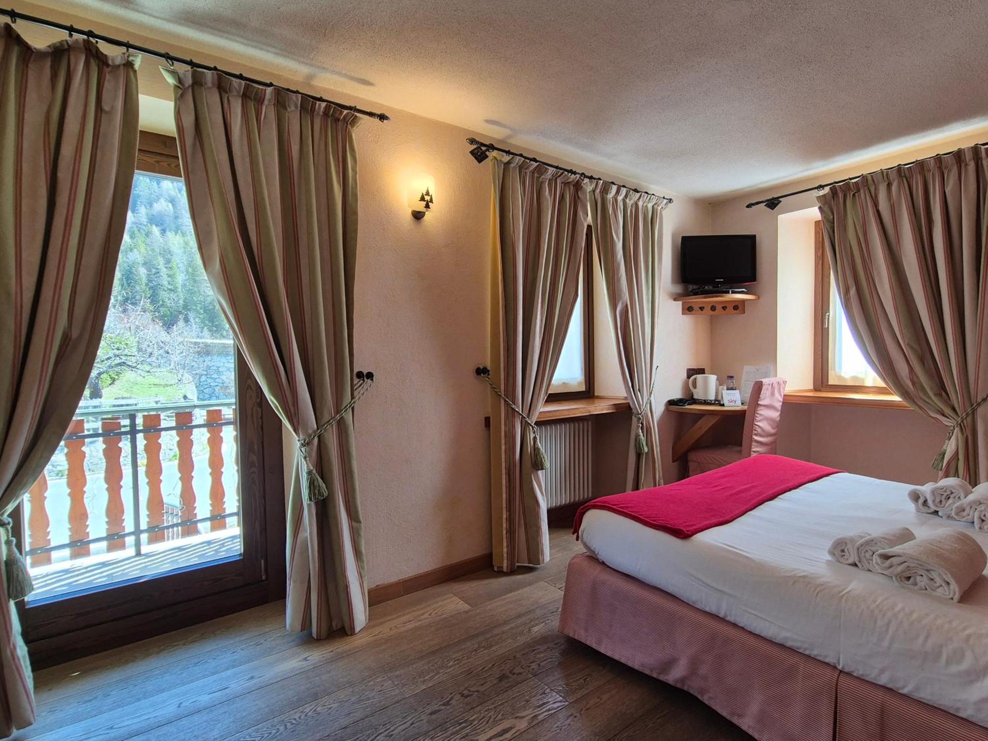 Hotel Dente Del Gigante Courmayeur Bagian luar foto