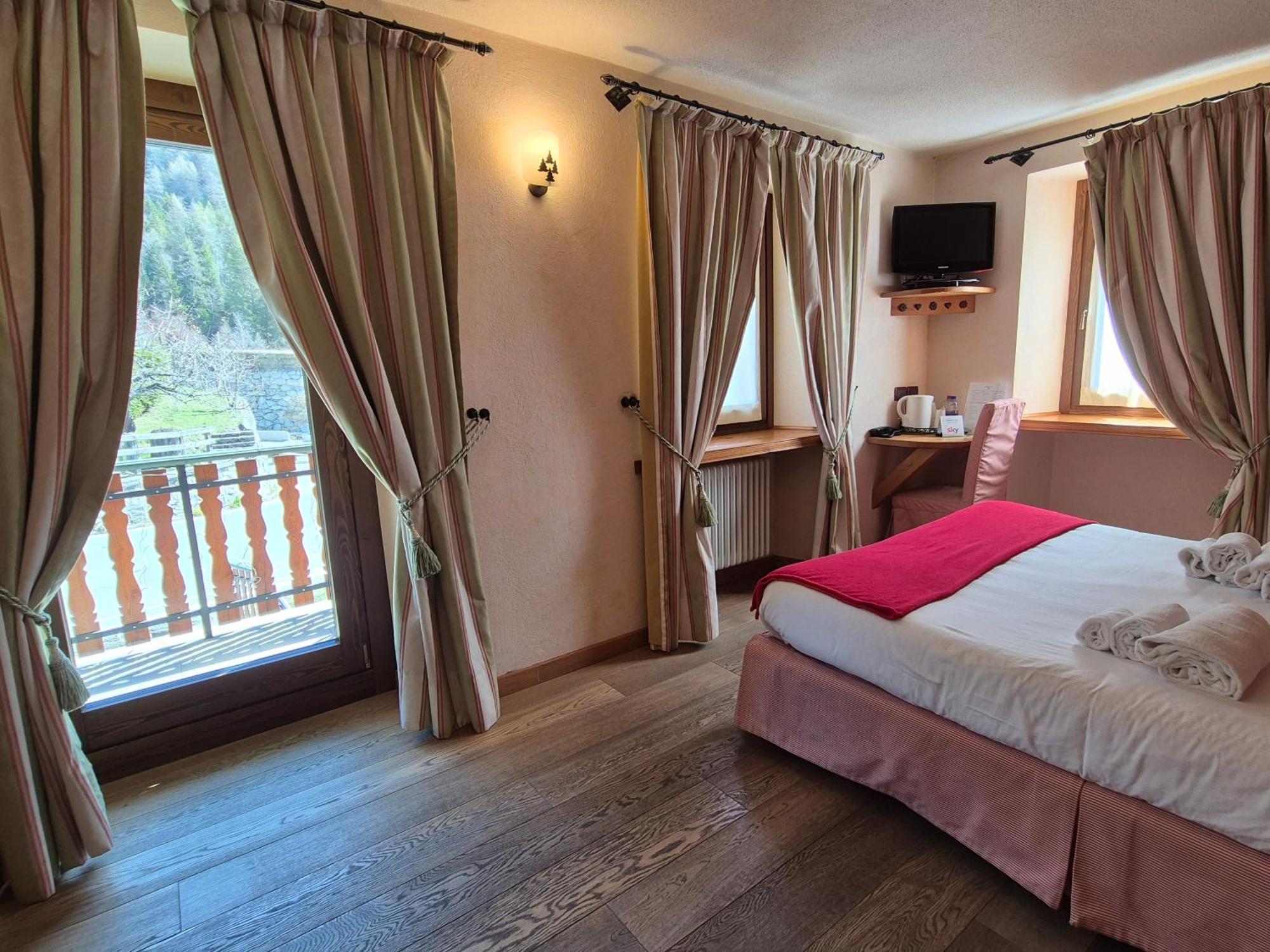 Hotel Dente Del Gigante Courmayeur Bagian luar foto